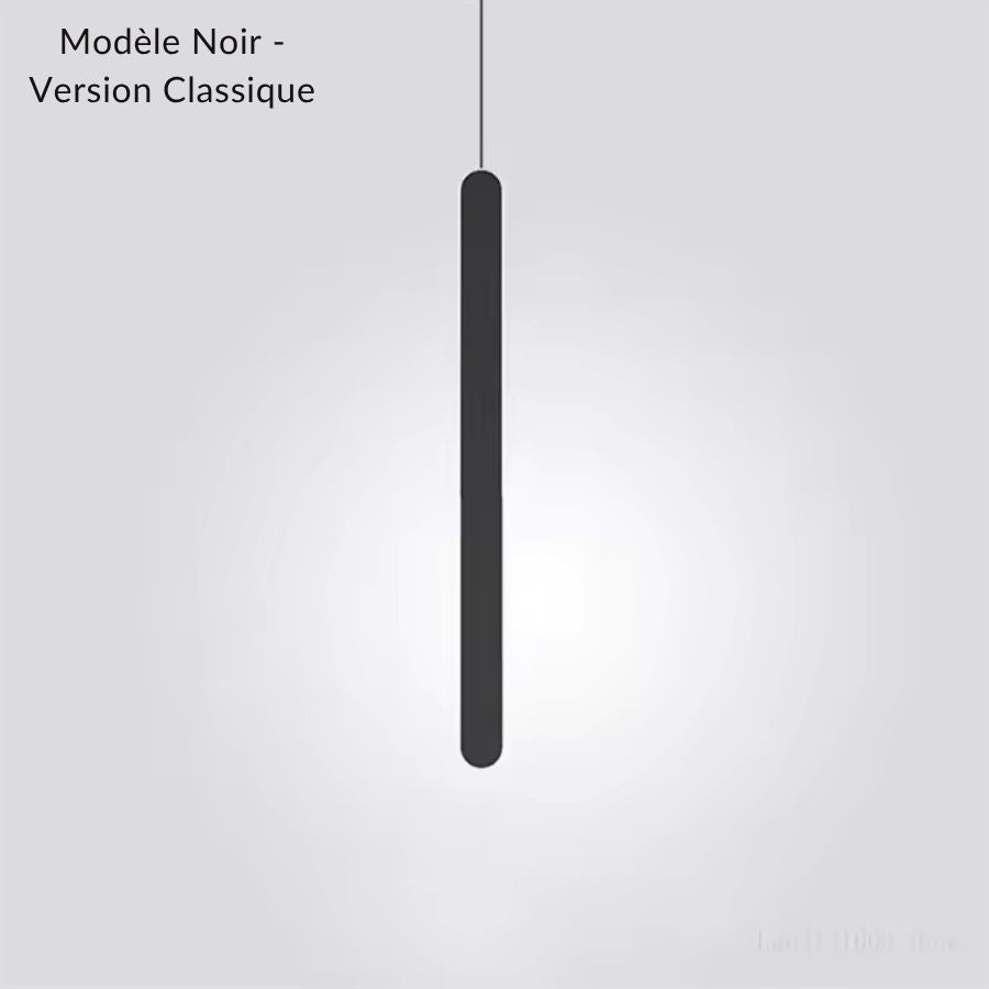 Version noire et rectiligne de cette suspension fine au contour lumineux, dans un style minimaliste
