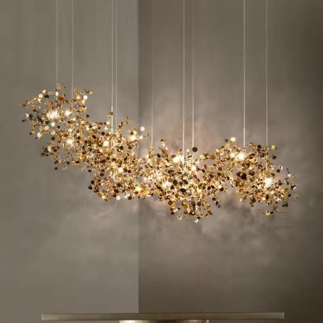 Suspension fleur doré, décoration lumineuse moderne et élégante.