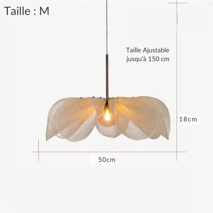 Suspension fleur en tissu de taille M avec un diamètre de 50 cm et hauteur ajustable jusqu'à 150 cm, idéale pour un éclairage design et bohème.