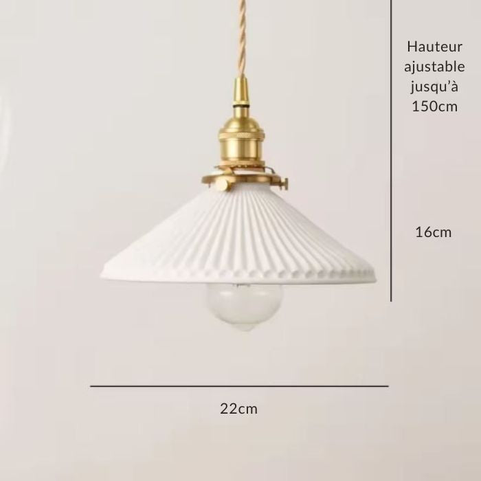 Suspension Flûte Blanche en céramique godronnée avec dimensions 22×16 cm, parfaite pour un intérieur classique, moderne ou japandi.