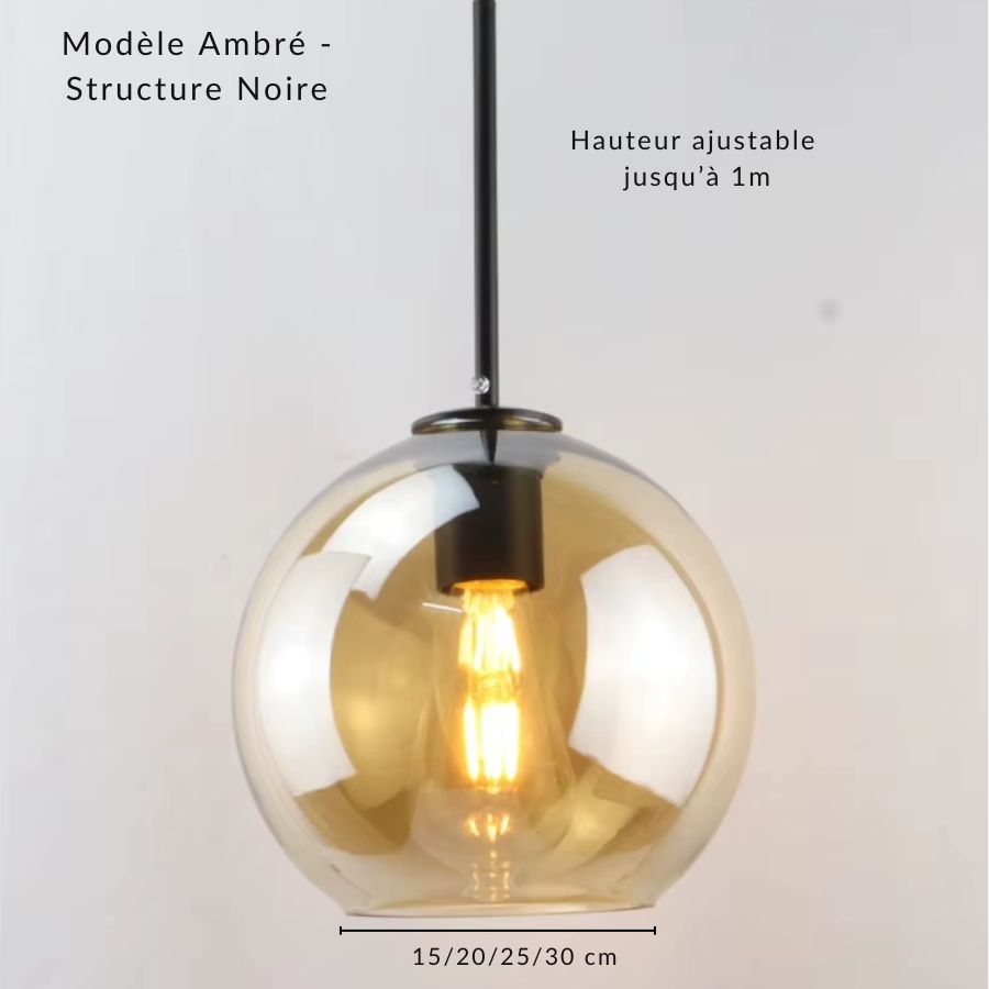 Suspension globe en verre ambré et structure noire, avec ampoule filament apparente au charme chaleureux