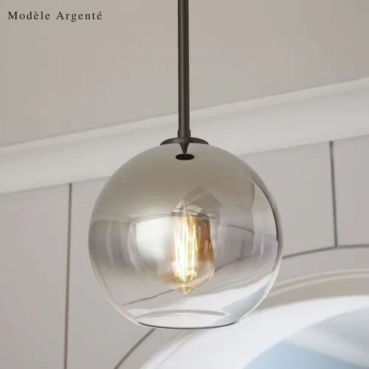 Modèle argenté en verre dégradé au format globe, décliné en plusieurs diamètres au design moderne et élégant