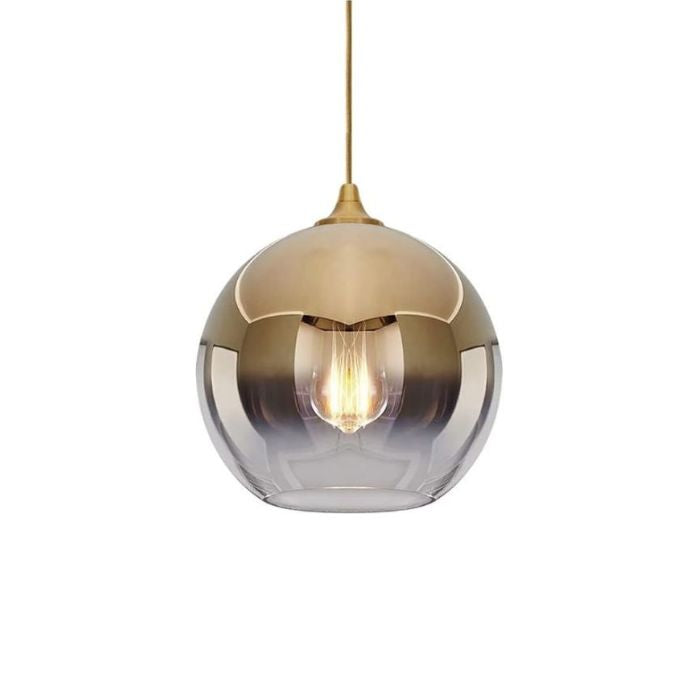 Suspension globe en verre doré, idéale pour un éclairage moderne et raffiné.