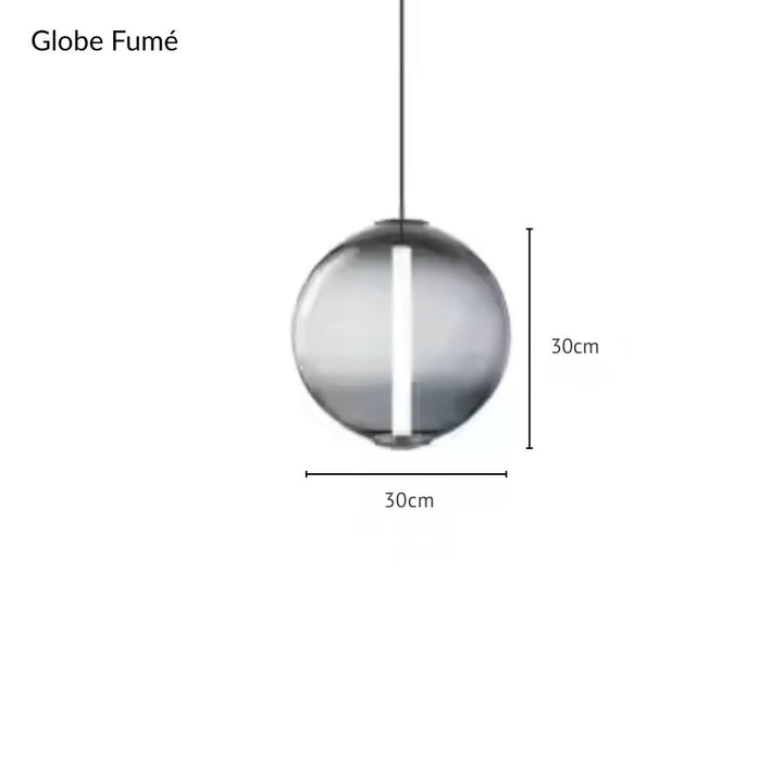 Globe suspendu en verre fumé de 30 cm, au design contemporain souligné par une ligne lumineuse verticale
