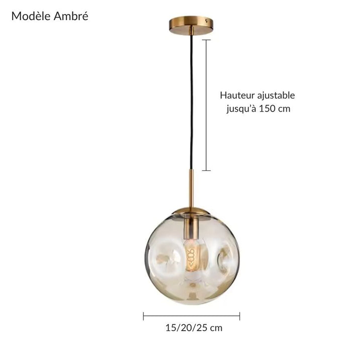 Suspension globe en verre ondulé ambré avec finitions dorées, au style chic et contemporain