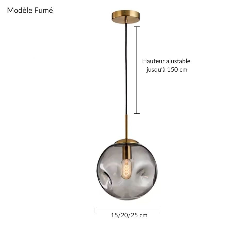 Suspension en verre fumé ondulé forme globe, rehaussée de finitions dorées au design moderne et élégant