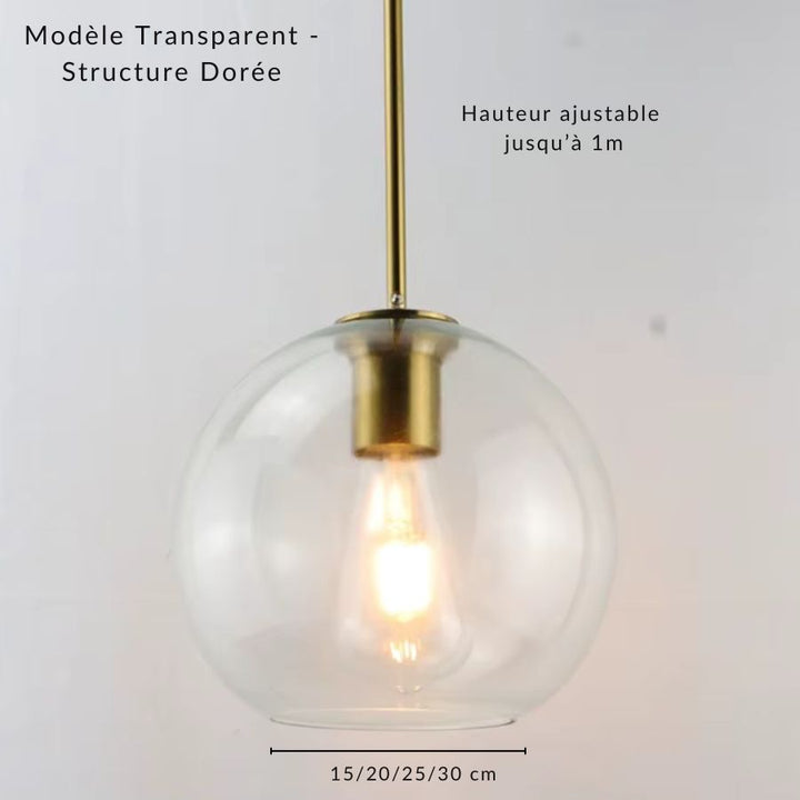 Suspension globe transparente à structure dorée et ampoule apparente, au style lumineux et raffiné