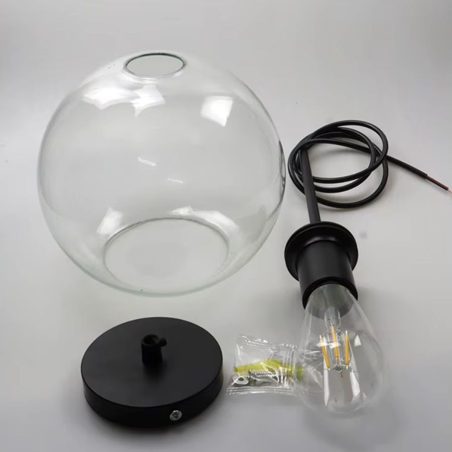 Suspension globe en verre transparent avec structure noire, câble, douille et ampoule apparente