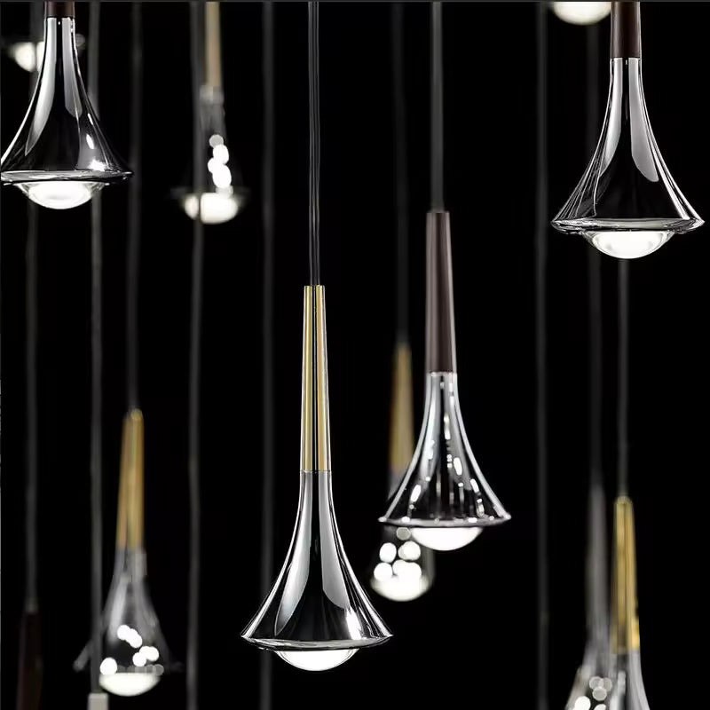 Suspensions goutte élancées à pavillon évasé, finition brillante et style design moderne