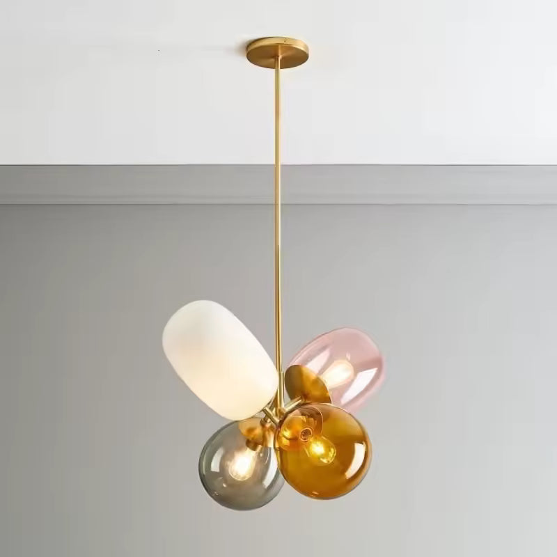 Suspension rétro en grappe de verres colorés ambre, rose, fumé et opalin, au design vintage sculptural