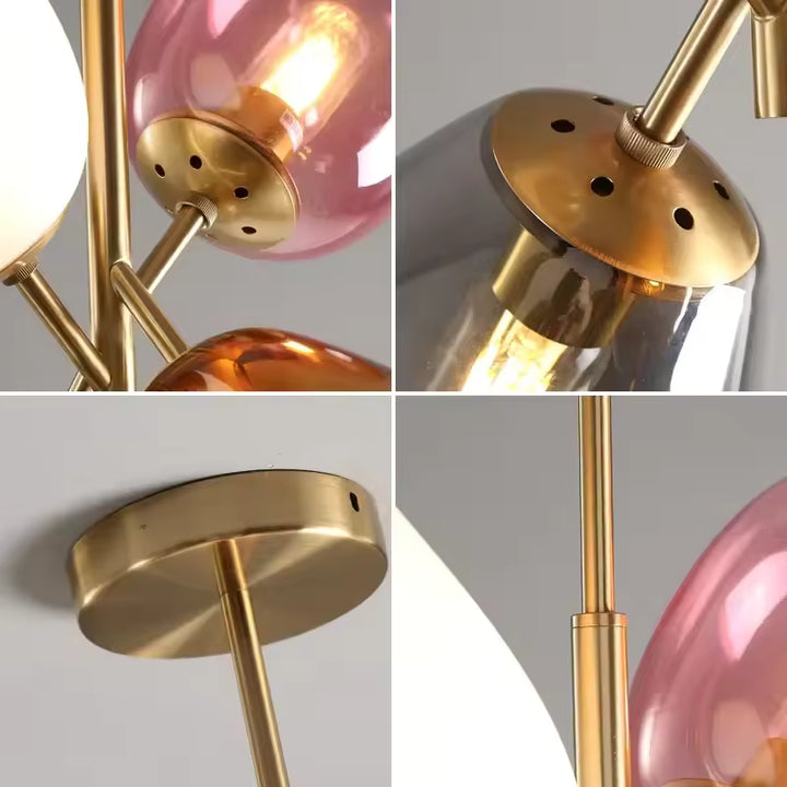 Détails de la suspension rétro en verres colorés avec structure dorée et globes rose, fumé et ambre