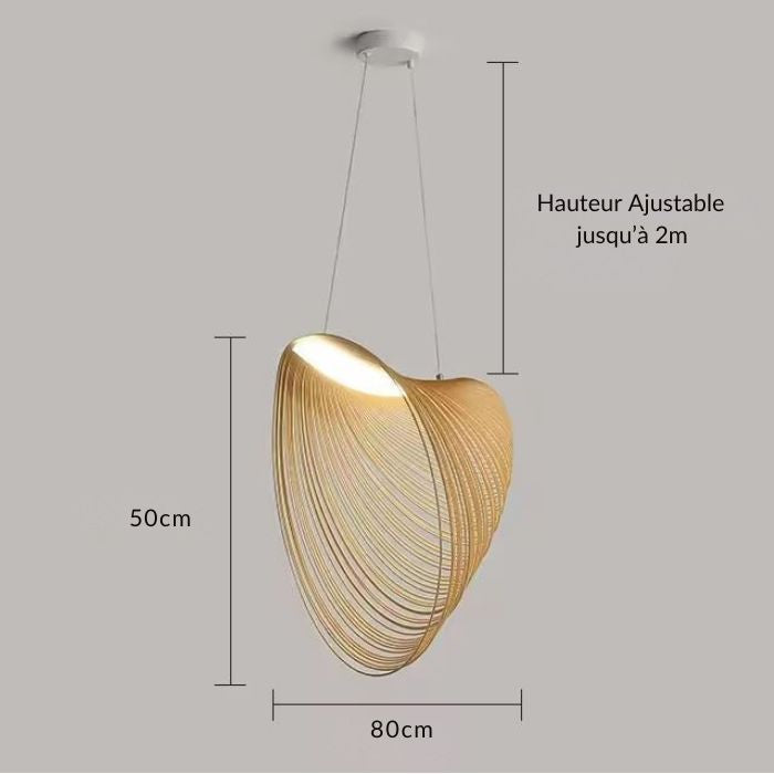 Suspension grillage dorée en bois de 50 cm de haut sur 80 cm de large, parfait pour un éclairage raffiné et contemporain.