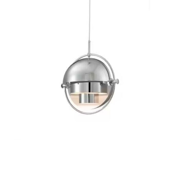 Suspension Gubi Multi Lite chromée au design moderne et élégant, idéale pour un intérieur contemporain et sophistiqué.