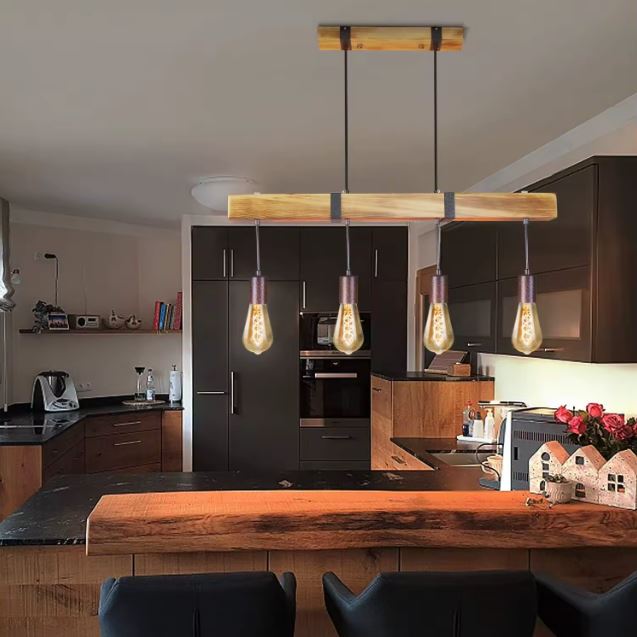 Suspension industrielle en bois au-dessus d'un îlot de cuisine, avec ampoules Edison dans un style loft authentique