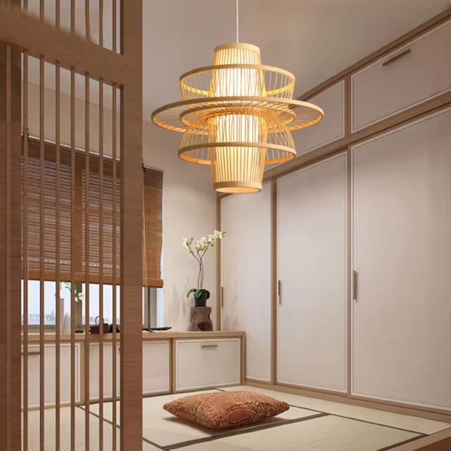 Suspension lanterne japonaise dans une chambre zen aux lignes épurées, inspirée des intérieurs traditionnels nippons.