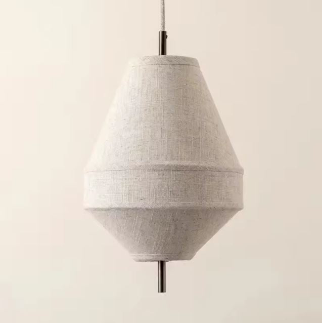 Suspension lanterne japonaise en tissu texturé à la silhouette diamant au style organique et minimaliste.