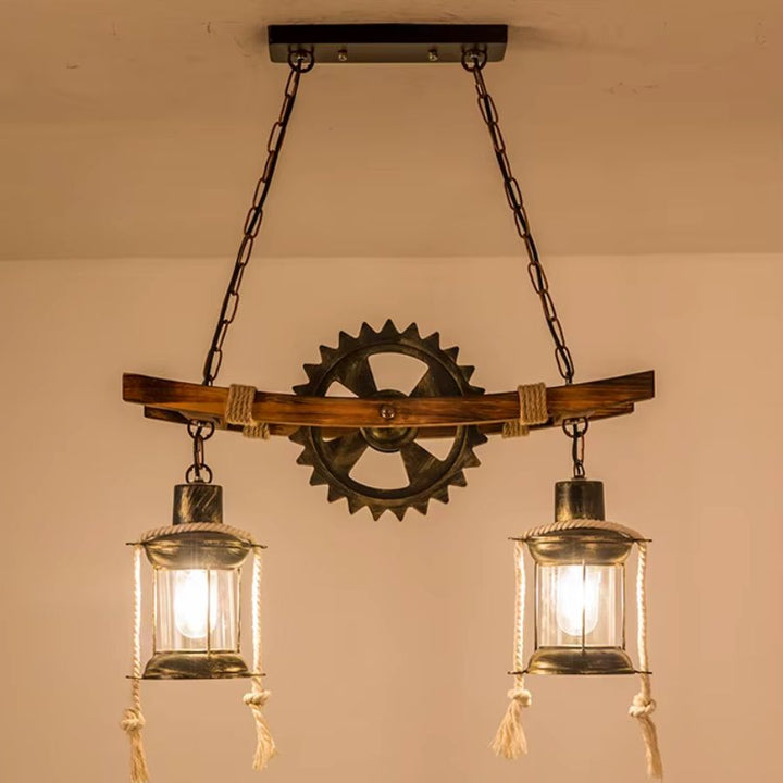 Suspension à deux lanternes en verre sur structure en bois, avec chaînes et roue dentée au style industriel ancien