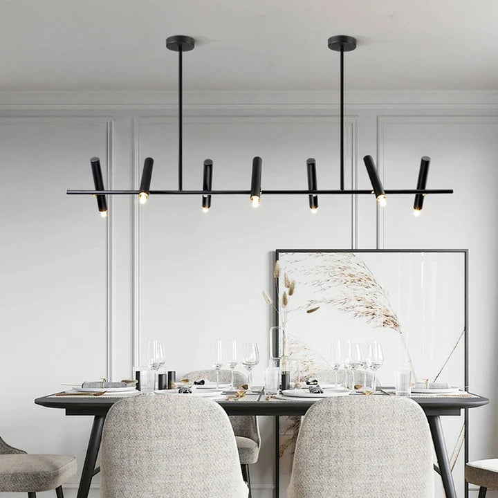 Suspension lumineuse en métal noir à cylindres orientables pour salle à manger.