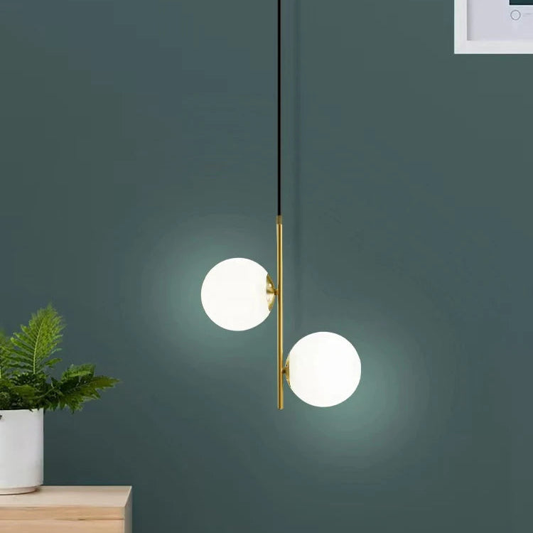 Suspension LED à deux globes en verre, parfaite pour un éclairage d'ambiance raffiné.