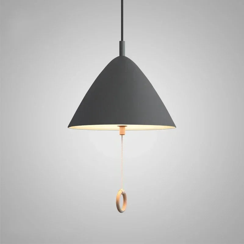 Suspension LED gris anthracite élégante dotée d'une tirette fonctionnelle.