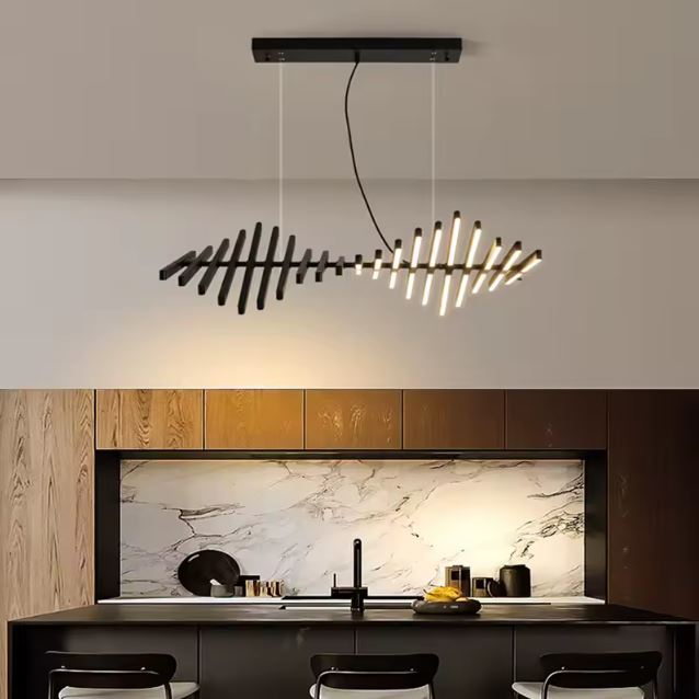Suspension LED noire au motif abstrait façon arête de poisson, style minimaliste et design contemporain.