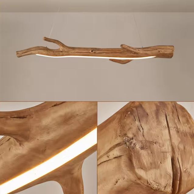 Suspension LED fabriquée à partir d'un rondin de bois naturel, avec des détails authentiques pour une ambiance rustique et chaleureuse.