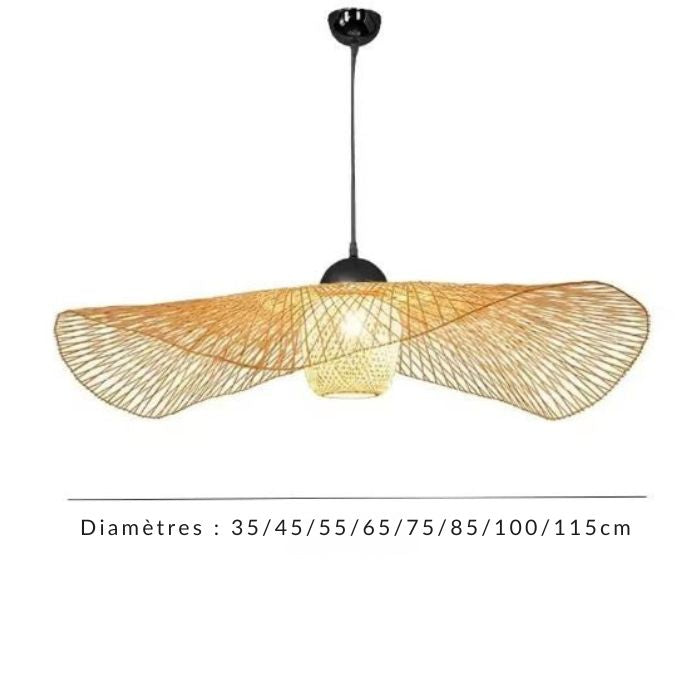 Suspension libellule en bambou disponible en plusieurs tailles de 35 à 115 cm, idéale pour tous les volumes de pièces et hauteurs de plafond.