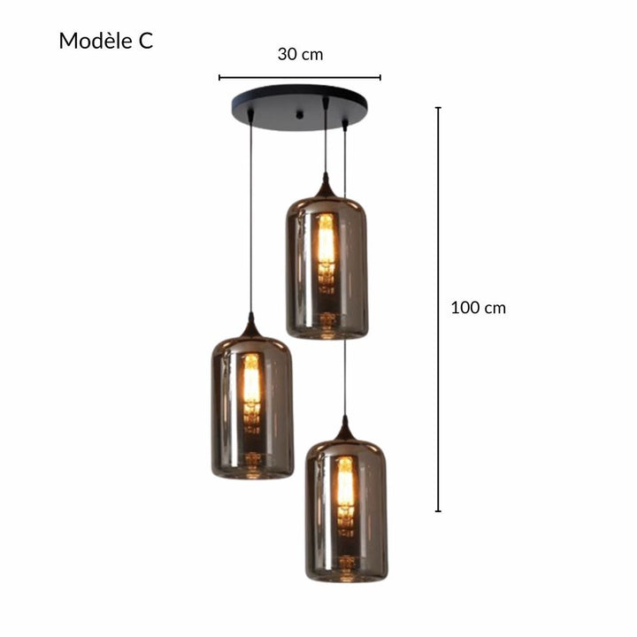 Suspension linéaire compacte à trois lampes en verre fumé aux formes géométriques variées.