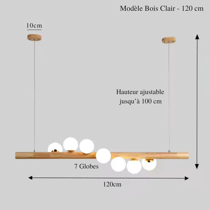 Grand modèle de 120 cm en bois clair et 7 globes lumineux, aux lignes scandinaves sobres et aériennes.