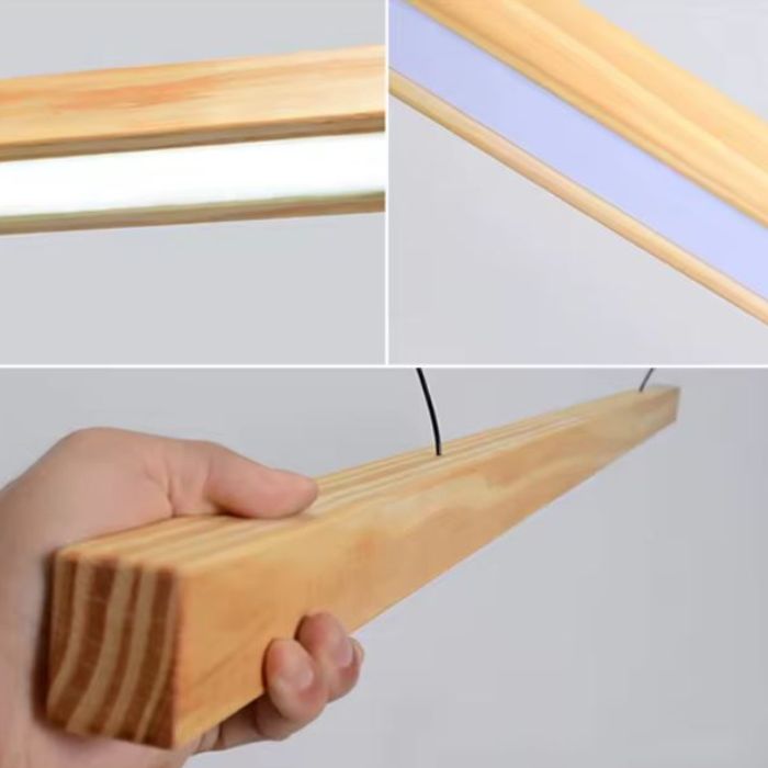 Suspension linéaire bois clair au design naturel, idéale pour un éclairage LED épuré et chaleureux en intérieur moderne.