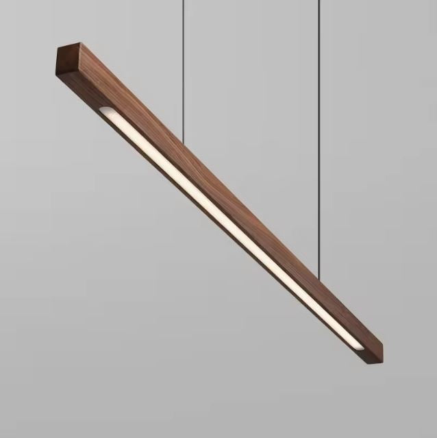 Suspension linéaire en bois au design épuré, idéale pour un éclairage moderne et minimaliste de salle à manger ou bureau.