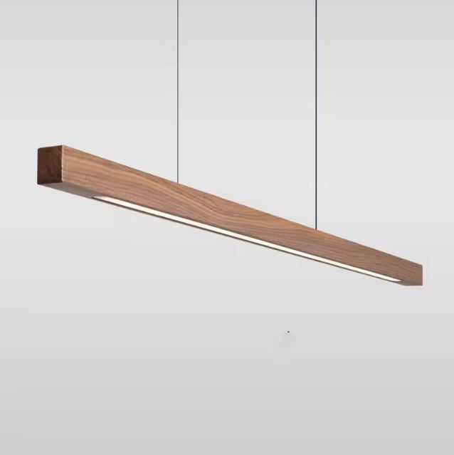 Large suspension linéaire en bois au style minimaliste, parfaite pour un éclairage LED moderne et design dans un intérieur contemporain.