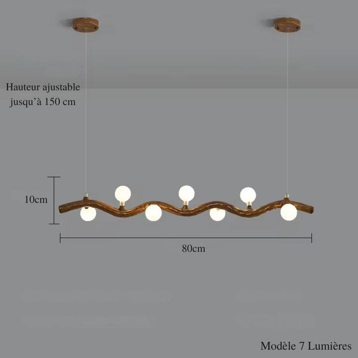 Modèle 7 lumières de 80 cm, avec branche ondulée effet bois et globes blancs, au style naturel et japandi.