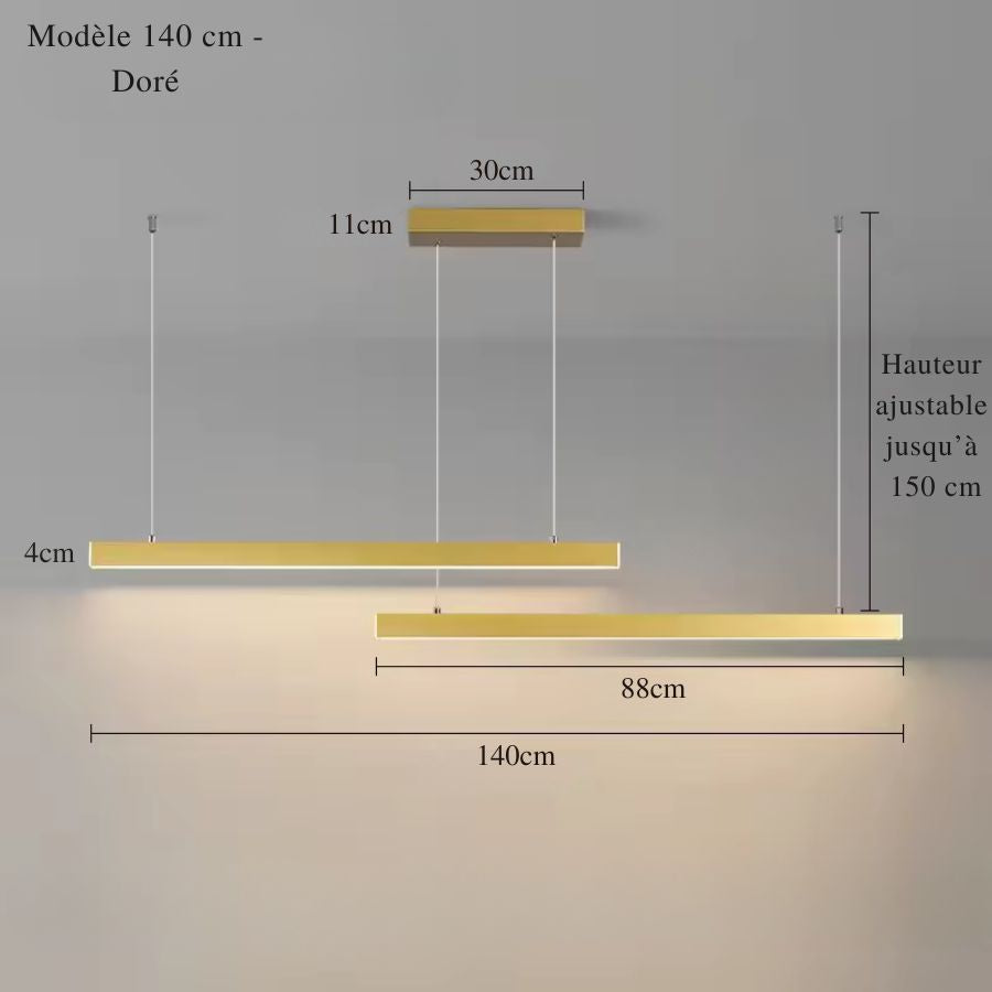 Avec ses deux barres LED dorées décalées, ce luminaire de 140 cm adopte un style design et épuré