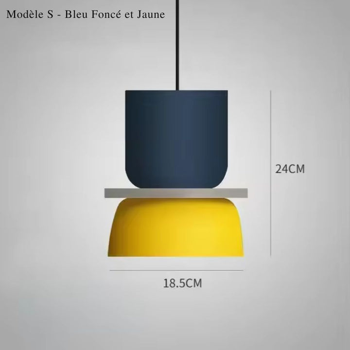Association bleu foncé et jaune pour cette suspension macaron S compacte au caractère graphique et rétro