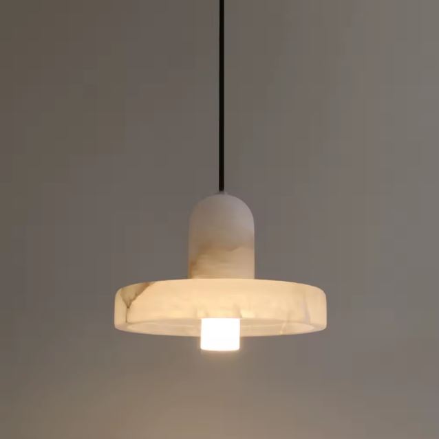 Suspension en marbre blanc au design élégant, idéale pour une ambiance moderne et raffinée.