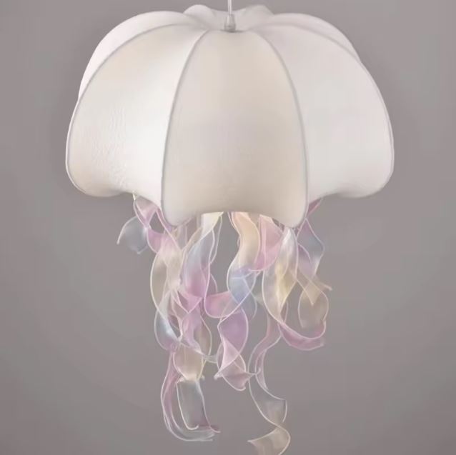 Suspension méduse minimaliste aux nuances blanche et pastel, design fluide et sculptural pour décor épuré et contemporain.