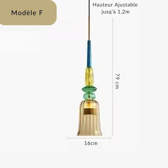 Suspension multicolore modèle F en verre soufflé, combinant élégance et lumière chaleureuse pour une ambiance unique.