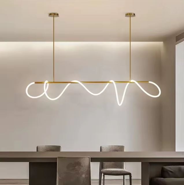 Suspension néon LED au design moderne, parfaite pour éclairer une salle à manger ou un espace contemporain.