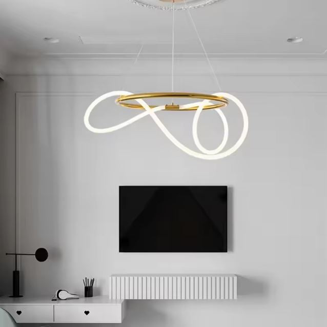 Suspension néon rond dorée au design moderne, parfaite pour éclairer un bureau élégant et minimaliste.