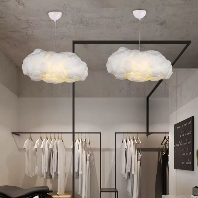 Suspension nuage au design flottant, un luminaire idéal pour une ambiance douce et poétique.