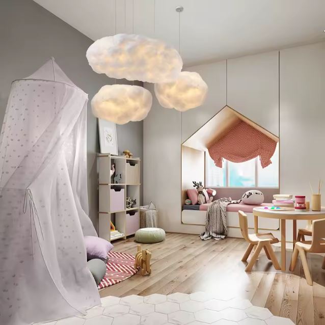 Suspension nuage lumineuse dans une chambre d'enfant, apportant une touche poétique et douce à la décoration intérieure.