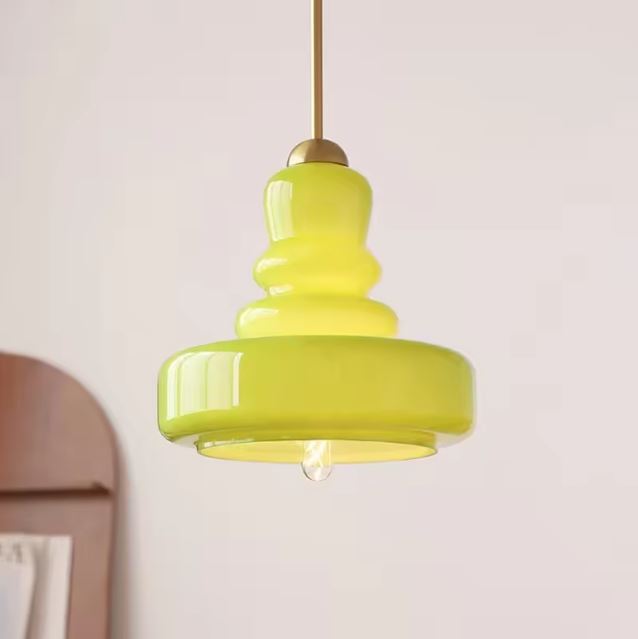 Suspension opaline verte citron au design moderne, idéale pour une décoration intérieure lumineuse et originale.