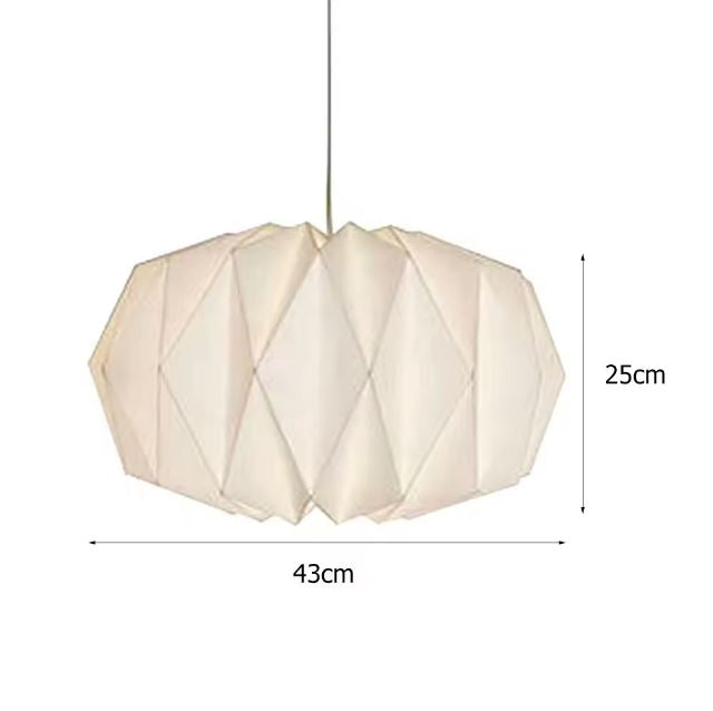 Suspension origami blanc mesurant 43 cm sur 25 cm pour une décoration intérieure élégante