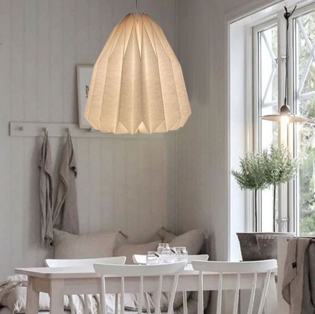 Suspension en papier origami blanc pour une décoration scandinave lumineuse et élégante