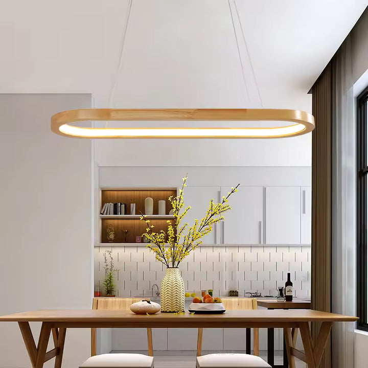Élégante suspension ovale en bois à LED intégrée, parfaite pour une salle à manger moderne aux accents naturels