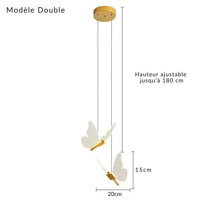 Deux papillons lumineux aux ailes transparentes forment une suspension double dorée au design aérien et poétique