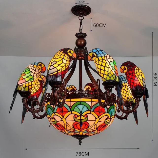 Suspension perroquet Tiffany colorée avec dimensions 78 cm de largeur et 80 cm de hauteur pour une décoration élégante.