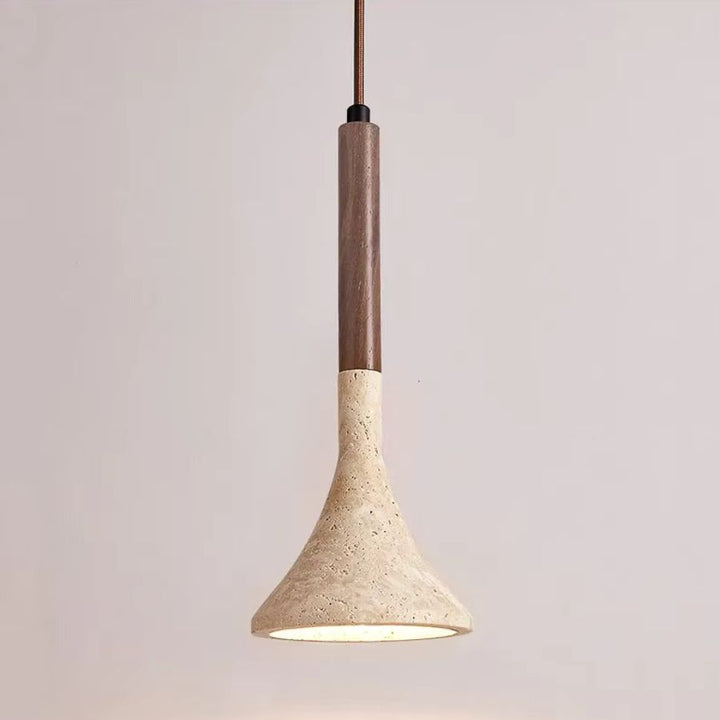 Suspension en pierre claire et bois foncé à forme évasée, au design contemporain inspiré des matières naturelles