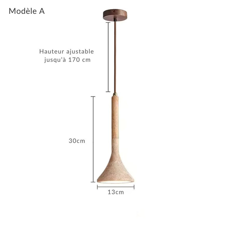 Modèle A en pierre claire et bois naturel, avec silhouette évasée et proportions fines au style organique